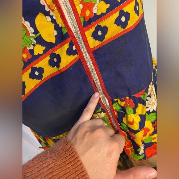 1970s Paisley Floral Scandi-Inspired Top - Picture 4 of 14